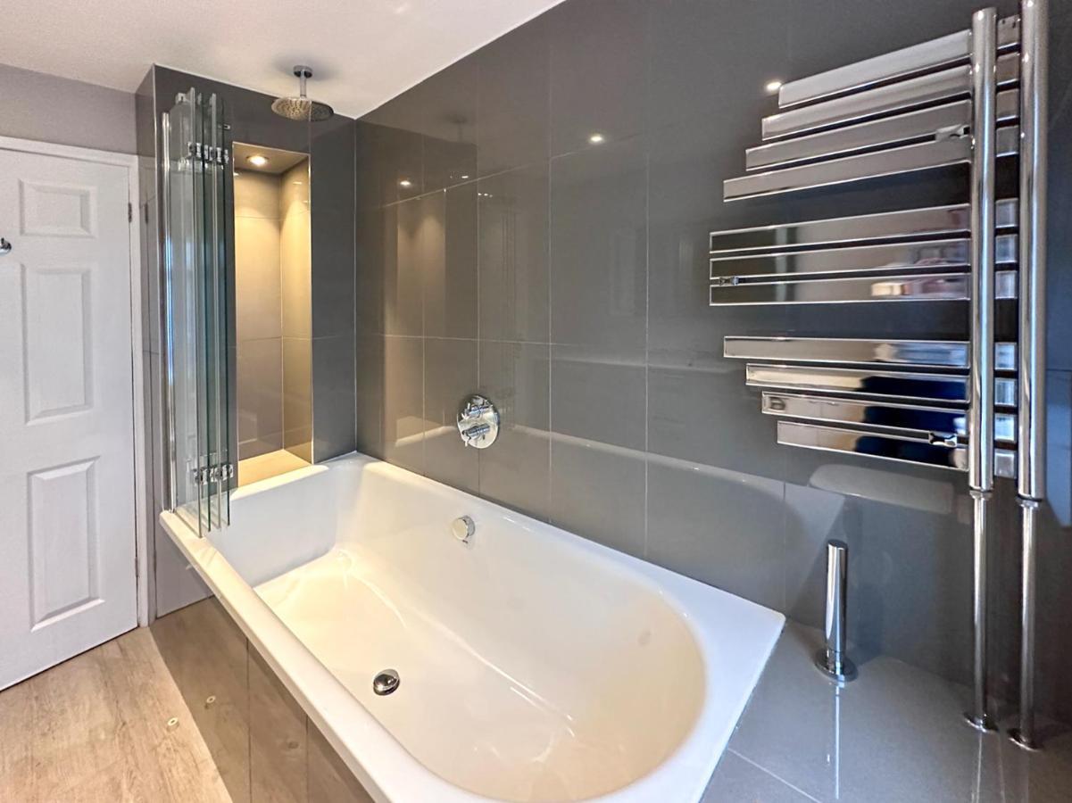 Blunsdon Lodge - Spacious Bungalow, High Speed Wi-Fi, Free Private Parking, Garden Swindon Luaran gambar