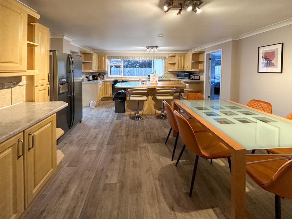 Blunsdon Lodge - Spacious Bungalow, High Speed Wi-Fi, Free Private Parking, Garden Swindon Luaran gambar