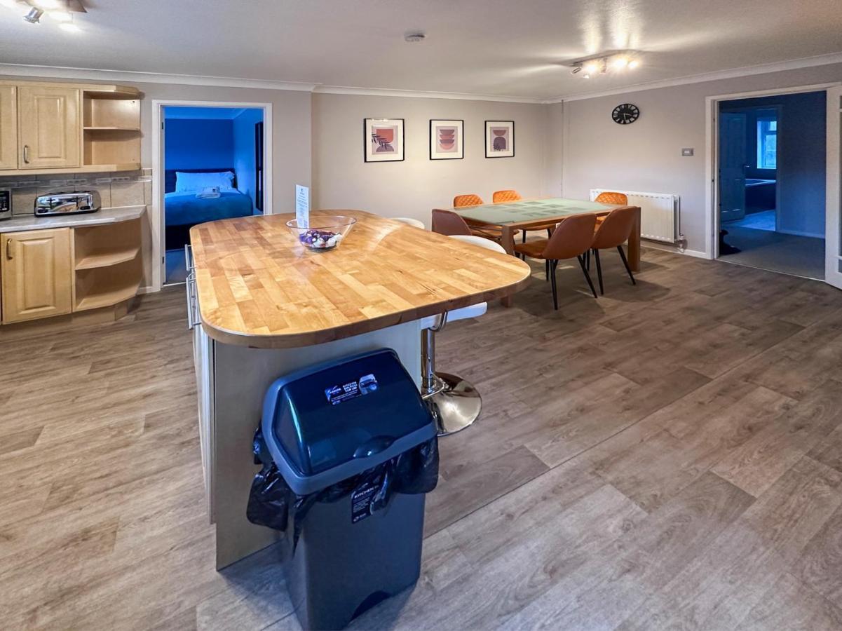Blunsdon Lodge - Spacious Bungalow, High Speed Wi-Fi, Free Private Parking, Garden Swindon Luaran gambar